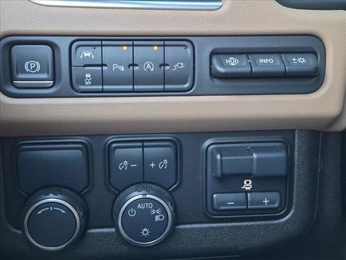 Used 2021 Chevrolet Tahoe Premier w/ Premium Package RWD image 10
