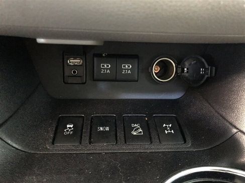 Used 2018 Toyota Highlander XLE image 17