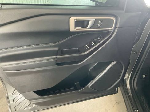 Used 2020 Ford Explorer XLT w/ Equipment Group 202A RWD image 4