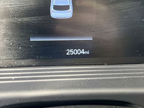 Used 2024 Hyundai Venue SE FWD image 12