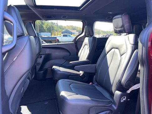 New 2026 Chrysler Pacifica Select FWD image 29