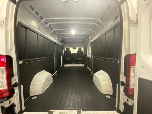 Used 2025 RAM ProMaster 2500 w/ Convenience Group FWD image 14