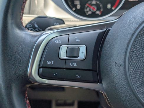 Used 2017 Volkswagen Golf 4-Door FWD image 15