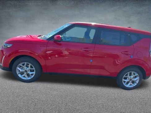 Used 2023 Kia Soul LX w/ LX Technology Package image 11