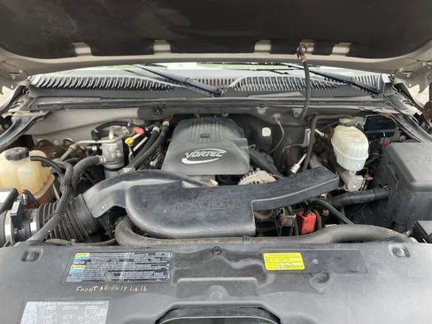 Used 2005 Chevrolet Suburban LT w/ Preferred Equipment Group image 34