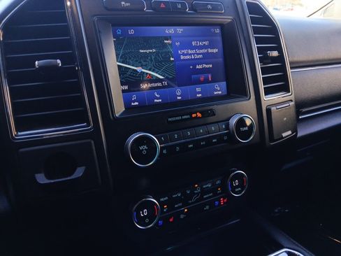 Used 2020 Ford Expedition Limited image 21