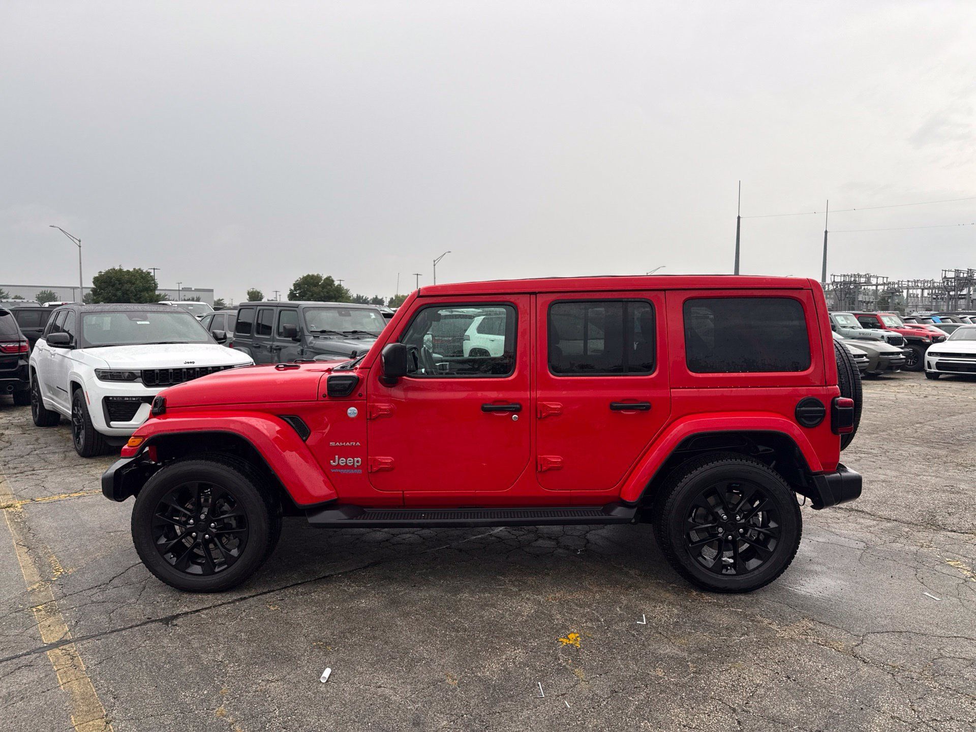 Used 2022 Jeep Wrangler Unlimited Sahara w/ Cold Weather Group AWD/4WD image 9