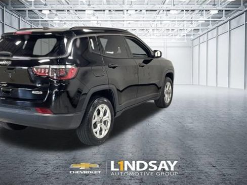 Used 2025 Jeep Compass Latitude AWD/4WD image 9