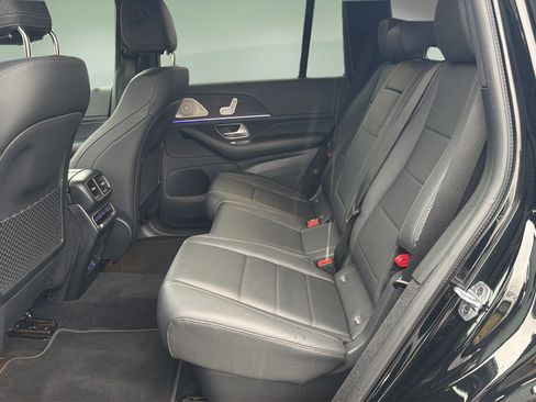 Used 2025 Mercedes-Benz GLS 450 4MATIC image 17