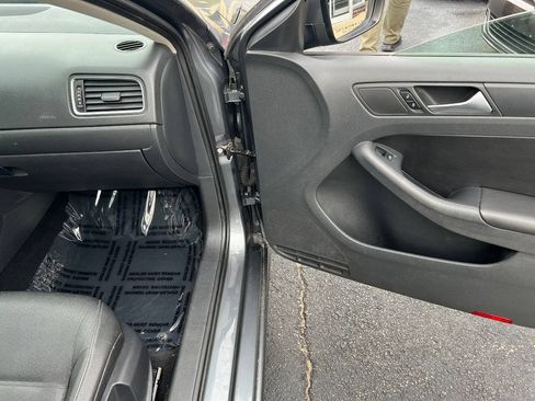 Used 2012 Volkswagen Jetta SE FWD image 27