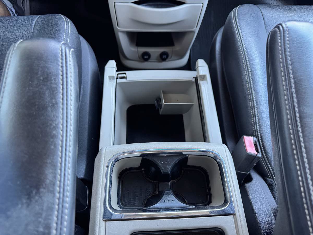 Used 2016 Chrysler Town & Country Touring FWD image 50