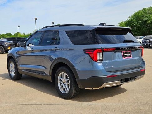 New 2026 Ford Explorer Active RWD image 9