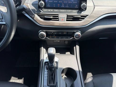 Used 2025 Nissan Altima 2.5 SV FWD image 26