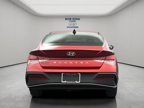 New 2026 Hyundai Elantra SE FWD image 13