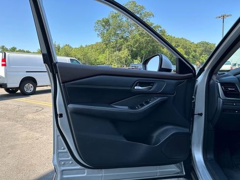 Used 2023 Nissan Rogue SV w/ SV Premium Package image 23