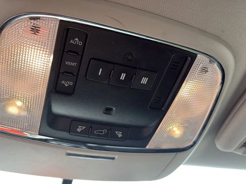 Used 2012 Jeep Grand Cherokee Laredo image 24