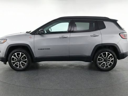 Used 2025 Jeep Compass Trailhawk AWD/4WD image 5
