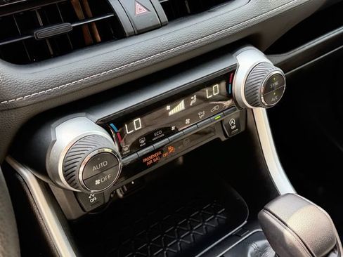 Used 2021 Toyota RAV4 XLE w/ Convenience Package FWD image 25