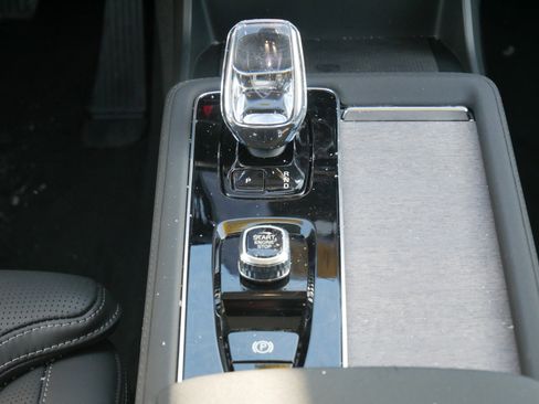 New 2026 Volvo XC90 B6 Ultra w/ Lounge Package image 9