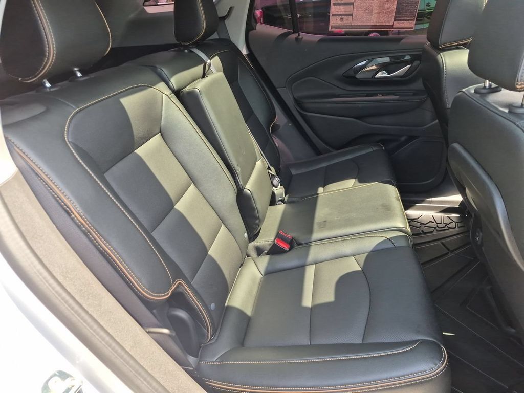 Used 2024 GMC Terrain AT4 w/ Infotainment Package II AWD/4WD image 28