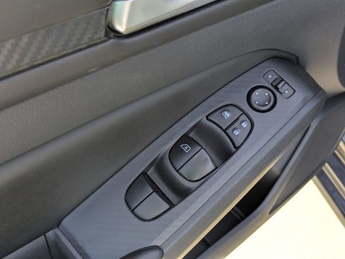 Used 2025 Nissan Altima 2.5 SV FWD image 9