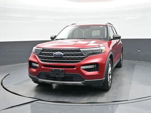 Certified 2020 Ford Explorer XLT w/ Equipment Group 202A image 17