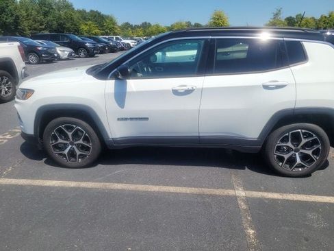Used 2026 Jeep Compass Limited AWD/4WD image 9