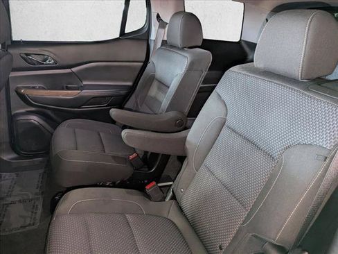 Used 2022 GMC Acadia SLE FWD image 18