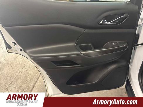 Used 2023 GMC Acadia SLT image 24