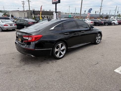 Used 2018 Honda Accord Touring image 6