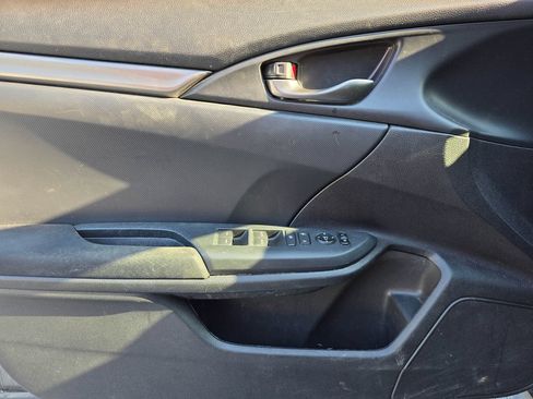 Used 2018 Honda Civic Sport image 8