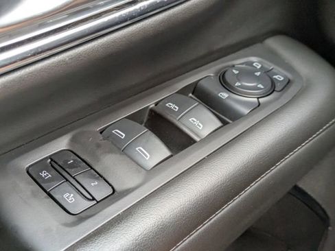 Used 2024 Chevrolet Suburban LT RWD image 28