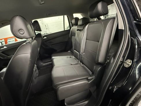 Used 2018 Volkswagen Tiguan SE image 32