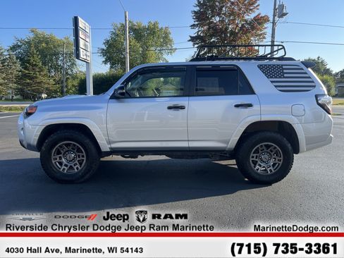 Used 2020 Toyota 4Runner 4WD image 9