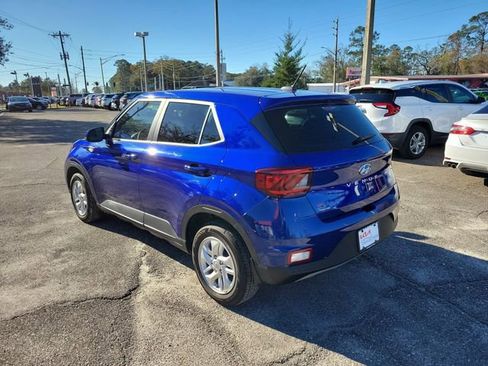 Used 2025 Hyundai Venue SE image 3