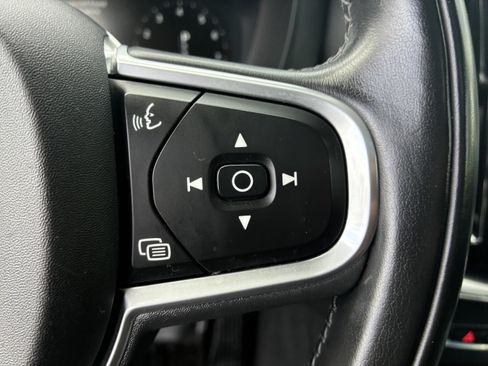 Used 2019 Volvo XC60 T5 Momentum w/ Multimedia Package AWD/4WD image 29