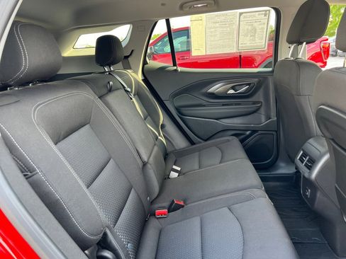 Used 2024 GMC Terrain SLE w/ Driver Convenience Package FWD image 30