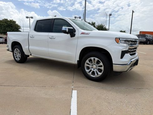 Used 2024 Chevrolet Silverado 1500 LTZ w/ Z71 Off-Road Package AWD/4WD image 6