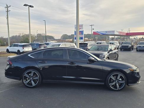 Used 2024 Honda Accord Sport image 2