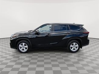 Used 2024 Toyota Highlander LE video 2