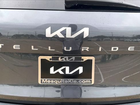 Used 2023 Kia Telluride S w/ S Sunroof Package FWD image 7