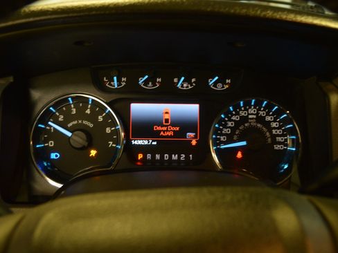 Used 2011 Ford F150 XLT w/ XLT Chrome Pkg image 16