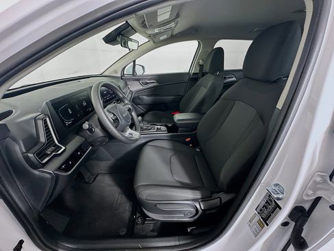Used 2025 Kia Sportage LX image 13