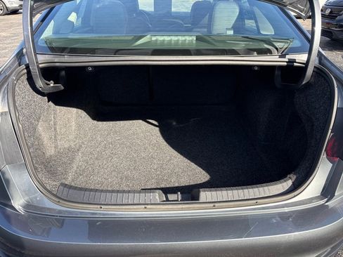 Used 2024 Volkswagen Jetta SE image 8