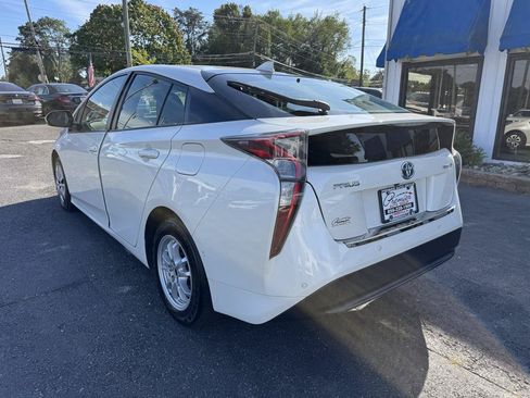 Used 2018 Toyota Prius Two w/ Prius Two Safety Plus Package FWD image 7