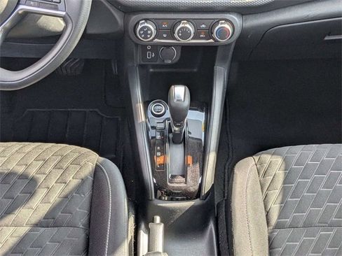 Used 2022 Nissan Kicks S image 19