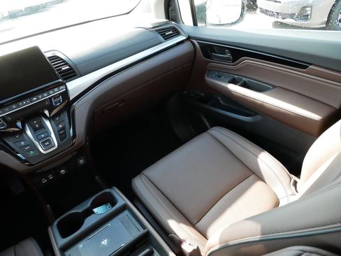 Certified 2026 Honda Odyssey Touring image 11