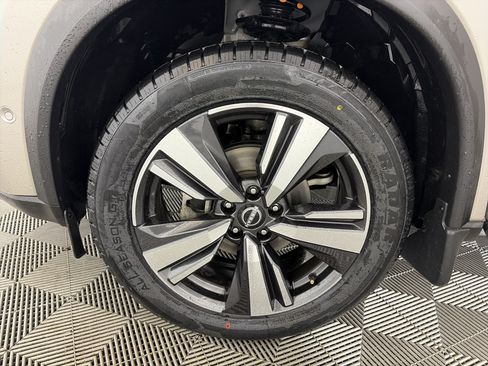 Certified 2023 Nissan Rogue Platinum w/ Platinum Premium Package AWD/4WD image 13