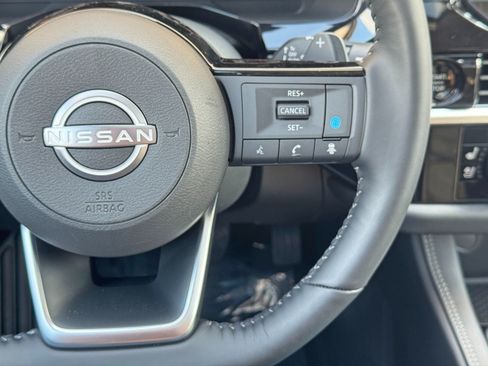 Used 2025 Nissan Pathfinder Platinum AWD/4WD image 24