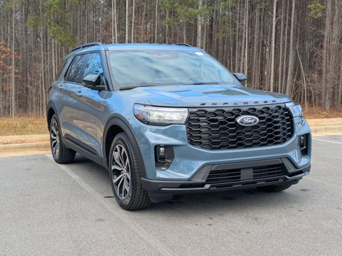 New 2026 Ford Explorer ST-Line image 2